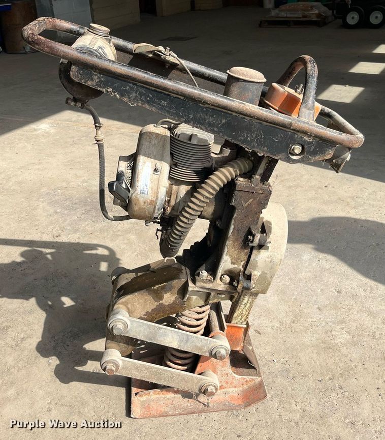 image for item LA9927 M-B-W R-11  plate compactor