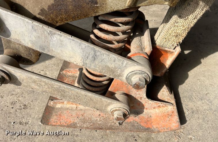 image for item LA9927 M-B-W R-11  plate compactor