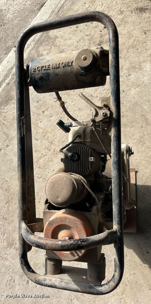 image for item LA9927 M-B-W R-11  plate compactor