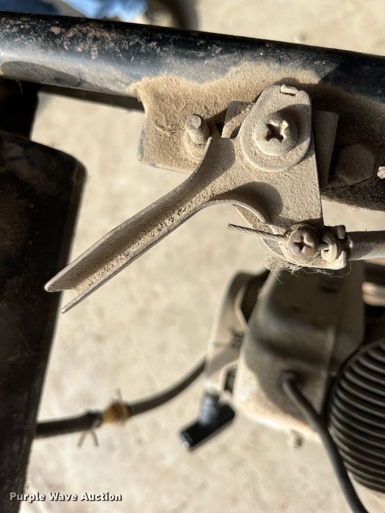 image for item LA9927 M-B-W R-11  plate compactor