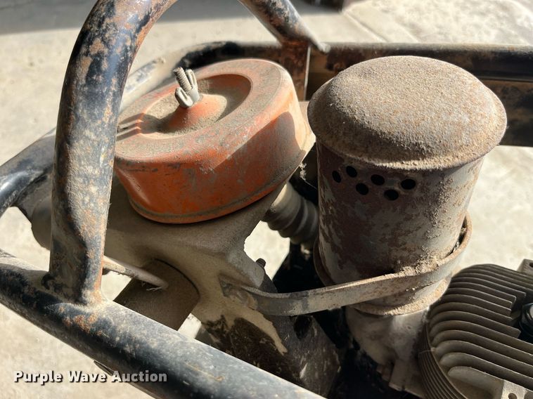 image for item LA9927 M-B-W R-11  plate compactor