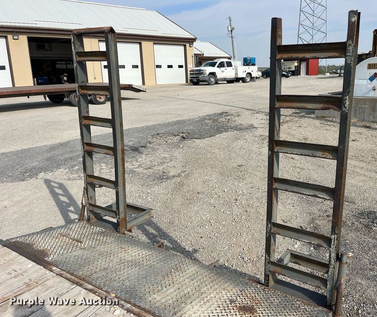 image for item LA9928 2006 R&W  equipment trailer