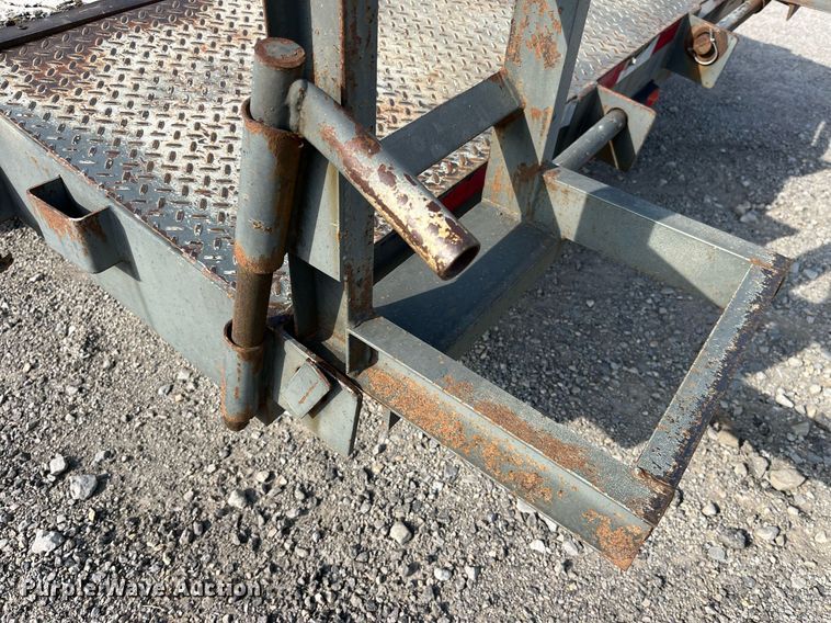 image for item LA9928 2006 R&W  equipment trailer