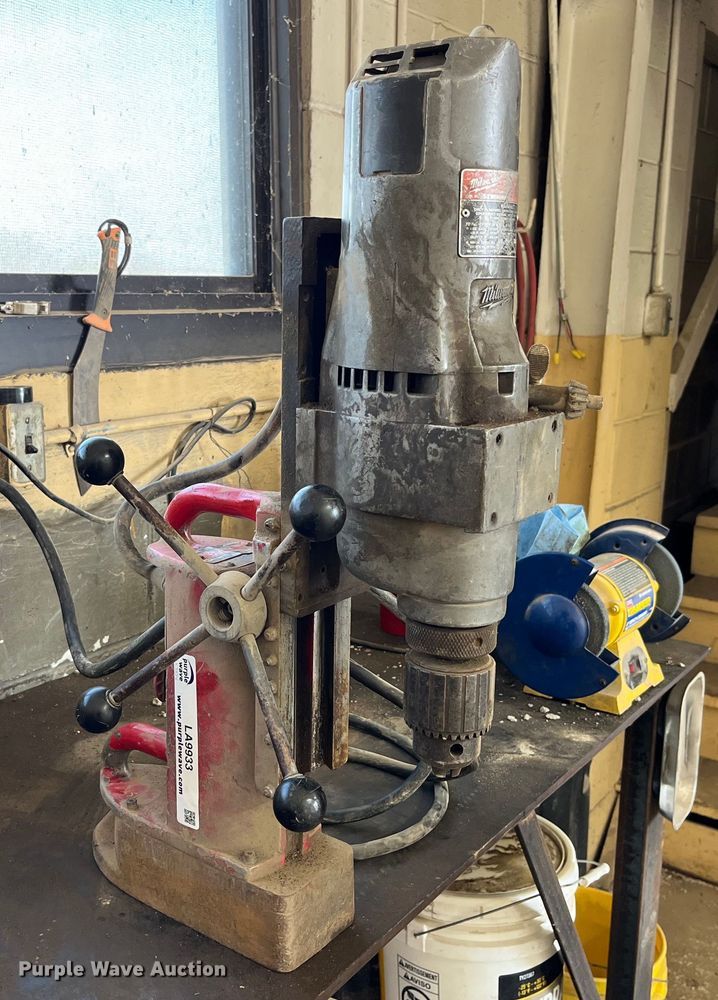 image for item LA9933 Milwaukee 4201  electromagnetic drill press