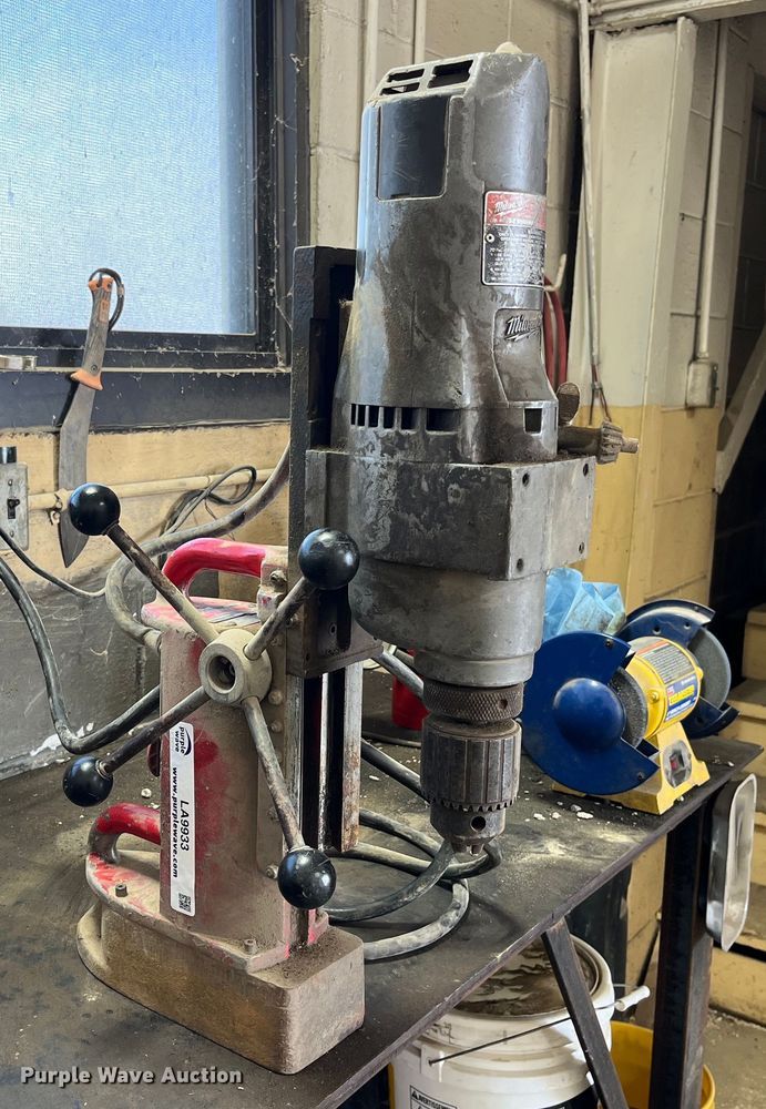 image for item LA9933 Milwaukee 4201  electromagnetic drill press