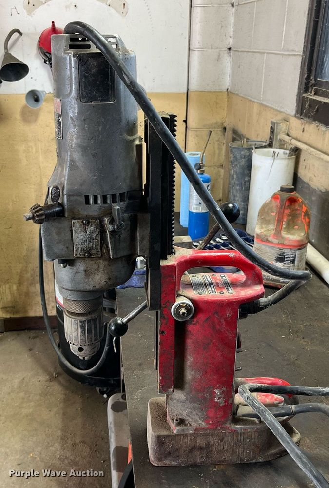 image for item LA9933 Milwaukee 4201  electromagnetic drill press
