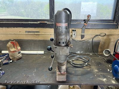 image for item LA9933 Milwaukee 4201  electromagnetic drill press