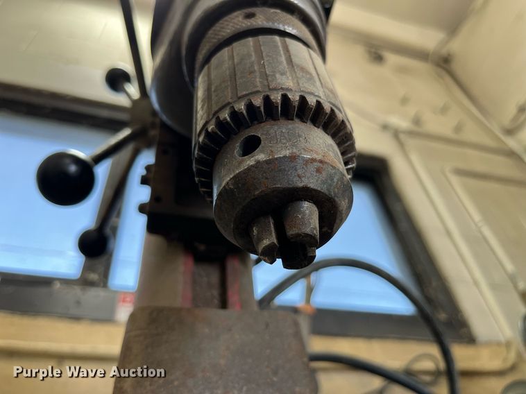 image for item LA9933 Milwaukee 4201  electromagnetic drill press