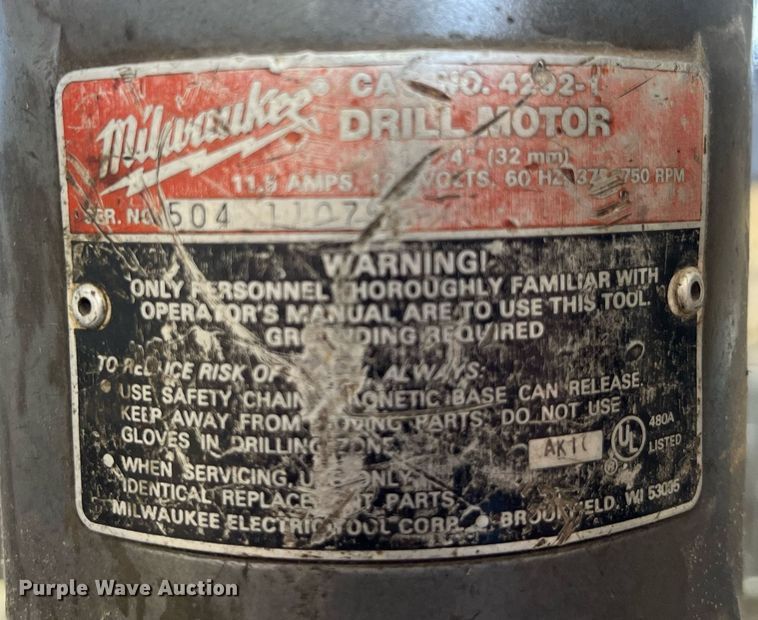 image for item LA9933 Milwaukee 4201  electromagnetic drill press