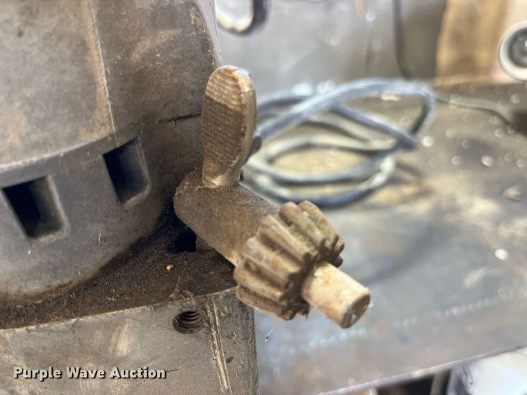 image for item LA9933 Milwaukee 4201  electromagnetic drill press