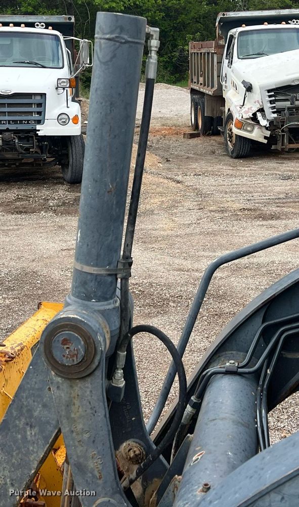 image for item LG9031 2008 John Deere 310SJ  backhoe