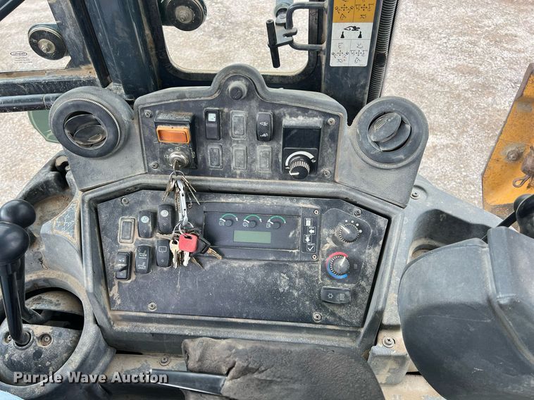 image for item LG9031 2008 John Deere 310SJ  backhoe