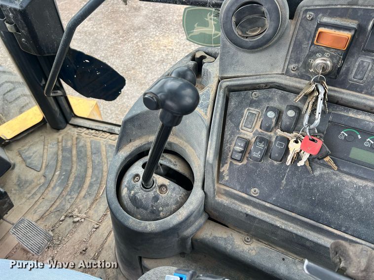 image for item LG9031 2008 John Deere 310SJ  backhoe