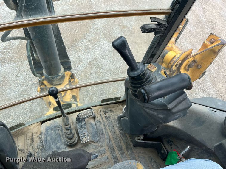 image for item LG9031 2008 John Deere 310SJ  backhoe