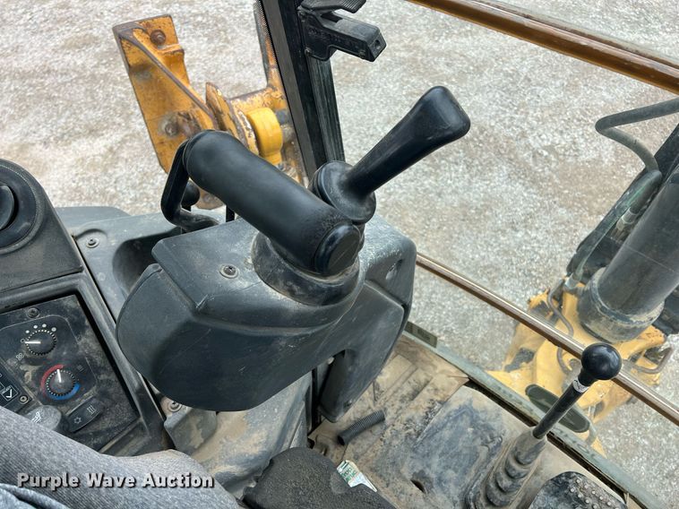 image for item LG9031 2008 John Deere 310SJ  backhoe