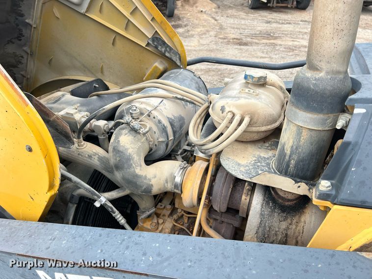 image for item LG9031 2008 John Deere 310SJ  backhoe