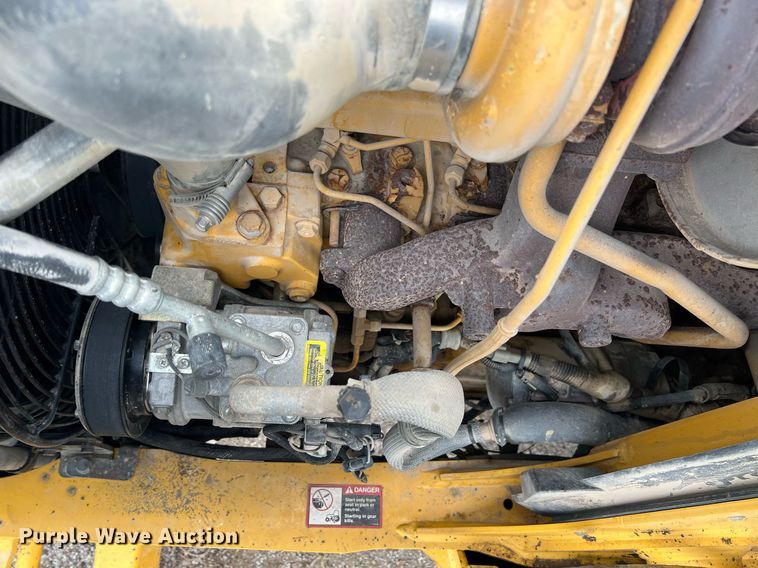 image for item LG9031 2008 John Deere 310SJ  backhoe