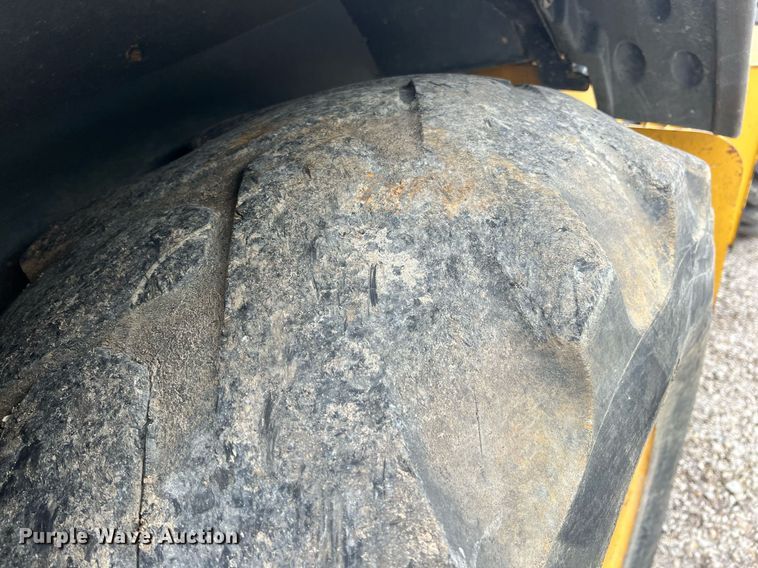 image for item LG9031 2008 John Deere 310SJ  backhoe