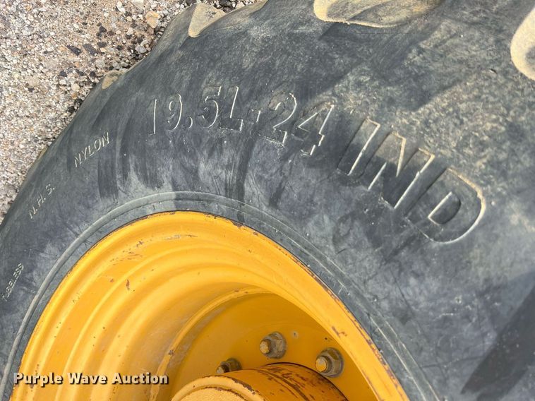 image for item LG9031 2008 John Deere 310SJ  backhoe