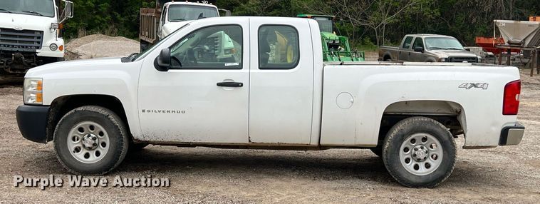 image for item LG9033 2008 Chevrolet Silverado 1500  Ext. Cab pickup truck