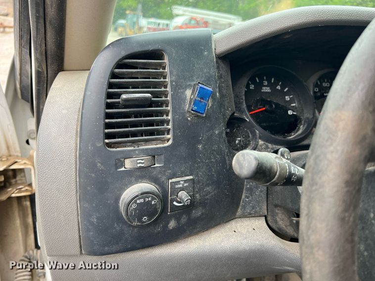 image for item LG9033 2008 Chevrolet Silverado 1500  Ext. Cab pickup truck