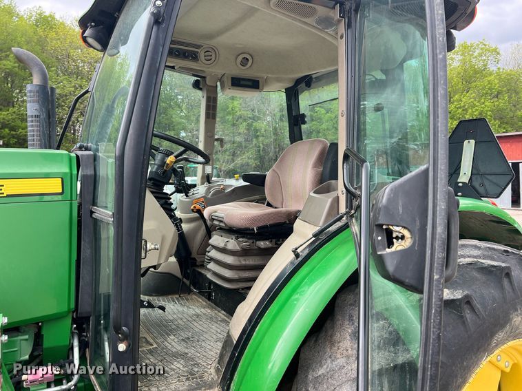 image for item LG9037 2015 John Deere 6115D  MFWD tractor