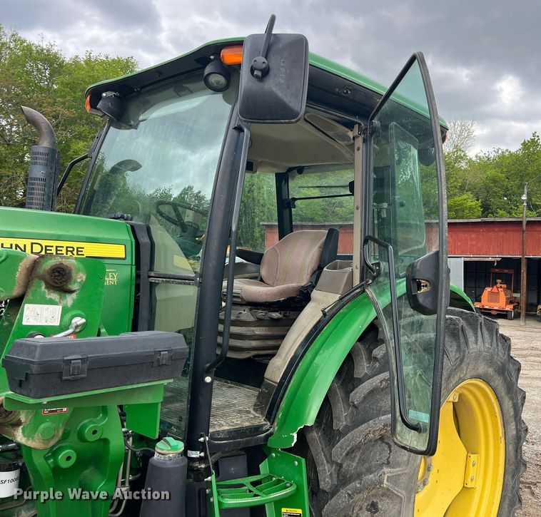 image for item LG9039 2015 John Deere 6115D  MFWD tractor