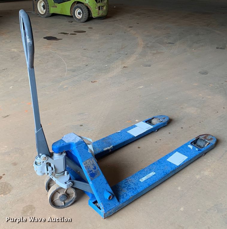 image for item LH9593 2021  pallet jack