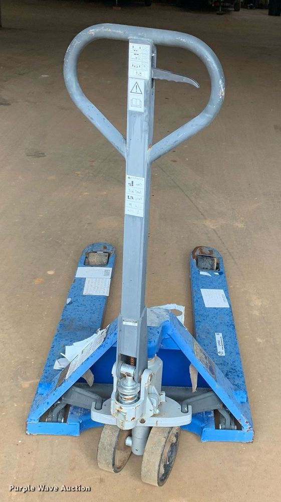 image for item LH9593 2021  pallet jack