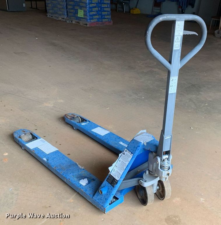 image for item LH9593 2021  pallet jack