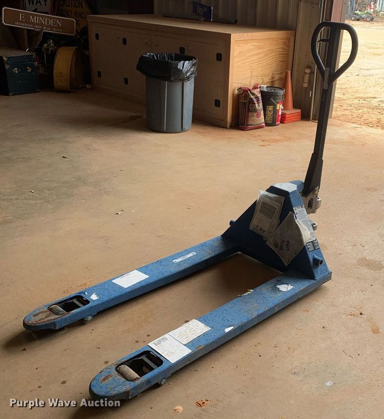 image for item LH9593 2021  pallet jack