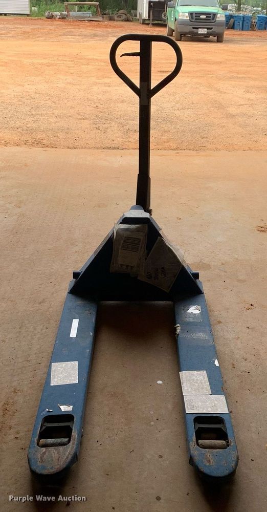 image for item LH9593 2021  pallet jack