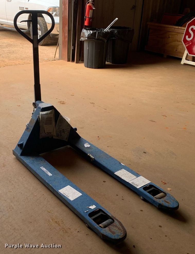 image for item LH9593 2021  pallet jack
