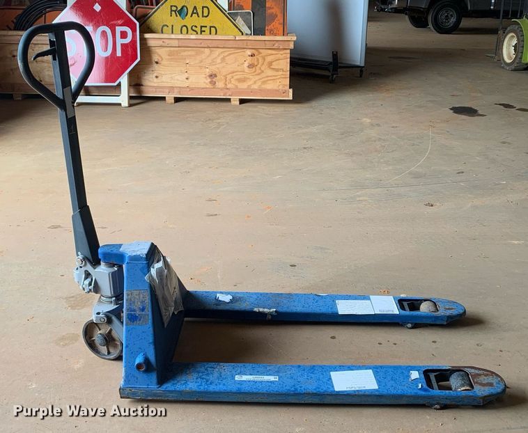 image for item LH9593 2021  pallet jack