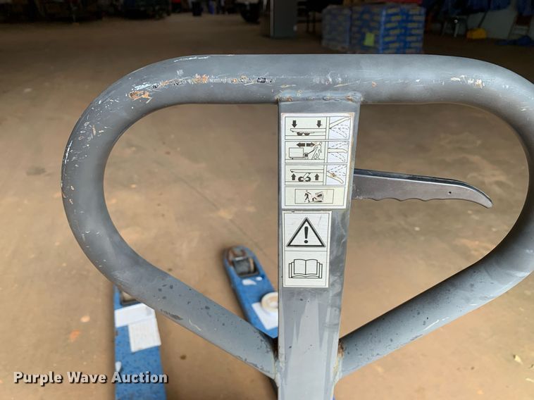 image for item LH9593 2021  pallet jack