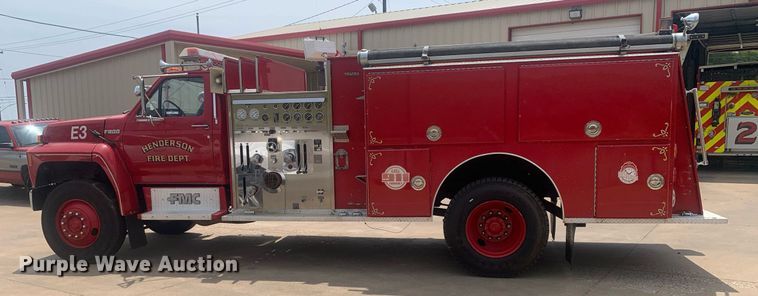 image for item LH9605 1989 Ford F800  pumper fire truck