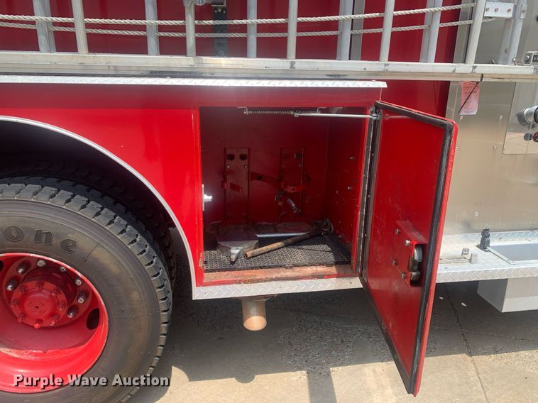 image for item LH9605 1989 Ford F800  pumper fire truck