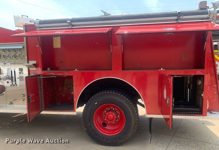 image for item LH9605 1989 Ford F800  pumper fire truck