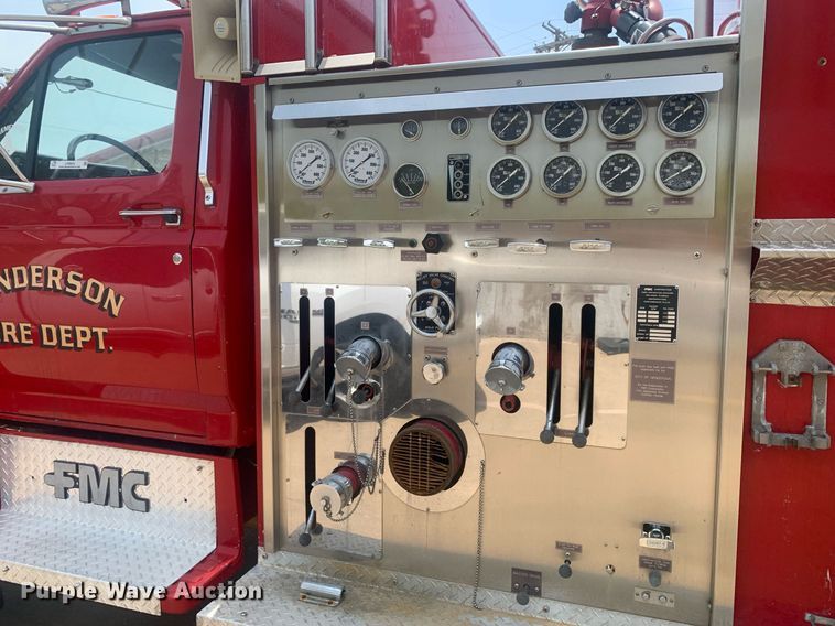 image for item LH9605 1989 Ford F800  pumper fire truck