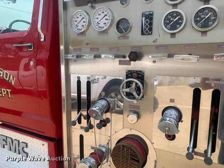 image for item LH9605 1989 Ford F800  pumper fire truck