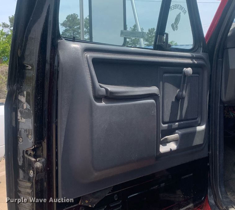 image for item LH9605 1989 Ford F800  pumper fire truck