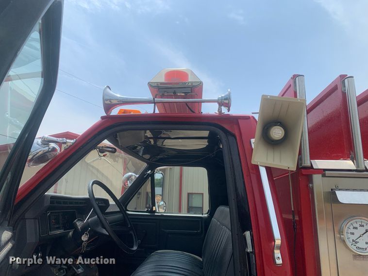 image for item LH9605 1989 Ford F800  pumper fire truck