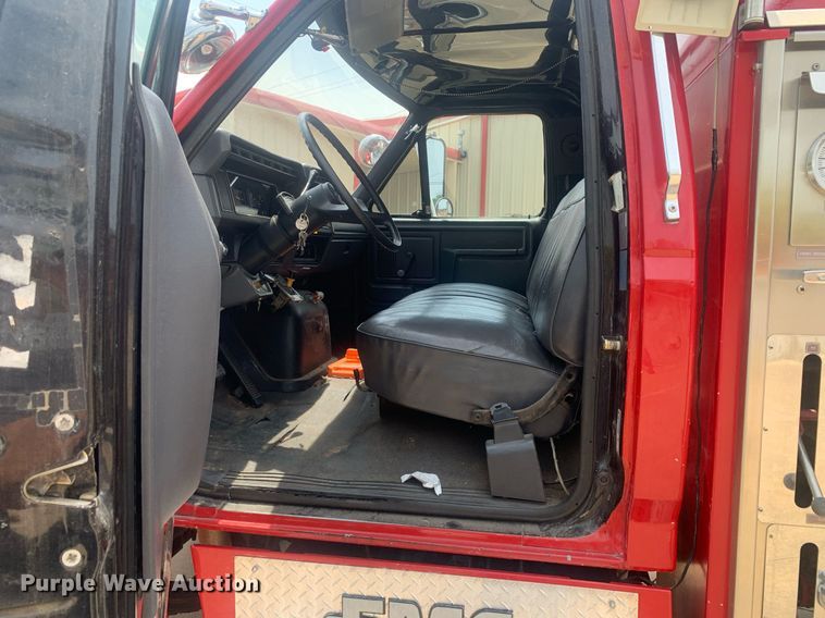 image for item LH9605 1989 Ford F800  pumper fire truck