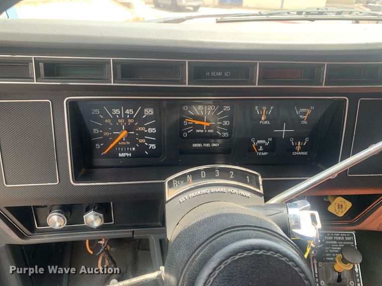 image for item LH9605 1989 Ford F800  pumper fire truck