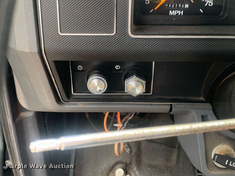 image for item LH9605 1989 Ford F800  pumper fire truck