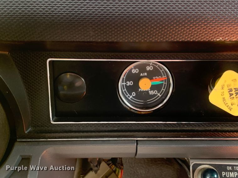 image for item LH9605 1989 Ford F800  pumper fire truck