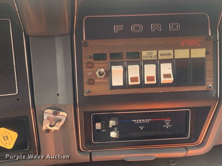 image for item LH9605 1989 Ford F800  pumper fire truck