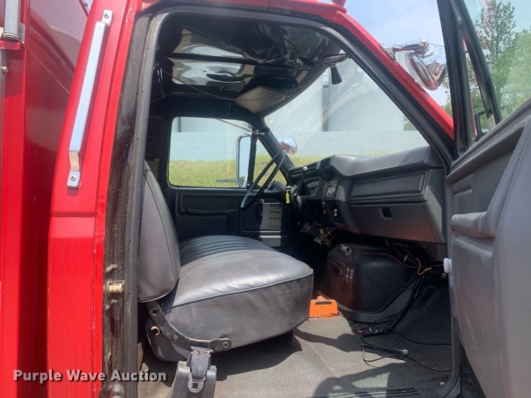 image for item LH9605 1989 Ford F800  pumper fire truck