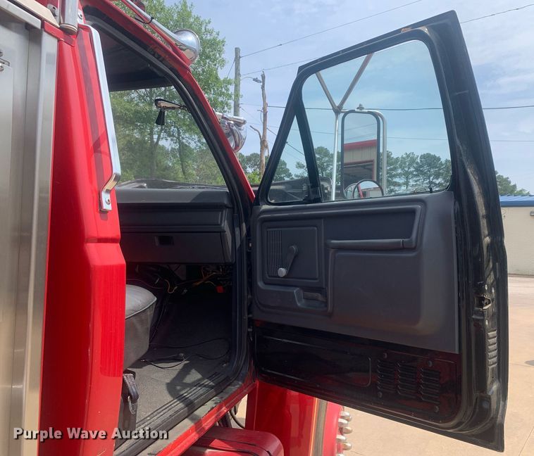 image for item LH9605 1989 Ford F800  pumper fire truck