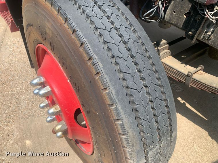 image for item LH9605 1989 Ford F800  pumper fire truck